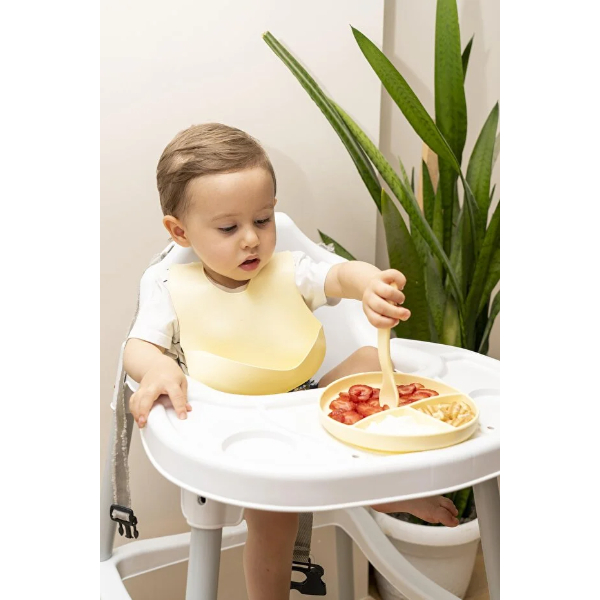 Sarı 3’lü Silikon Yemek Seti – Önlük + Diş Kaşıyıcılı Kaşık + Vakumlu Tabak - 3